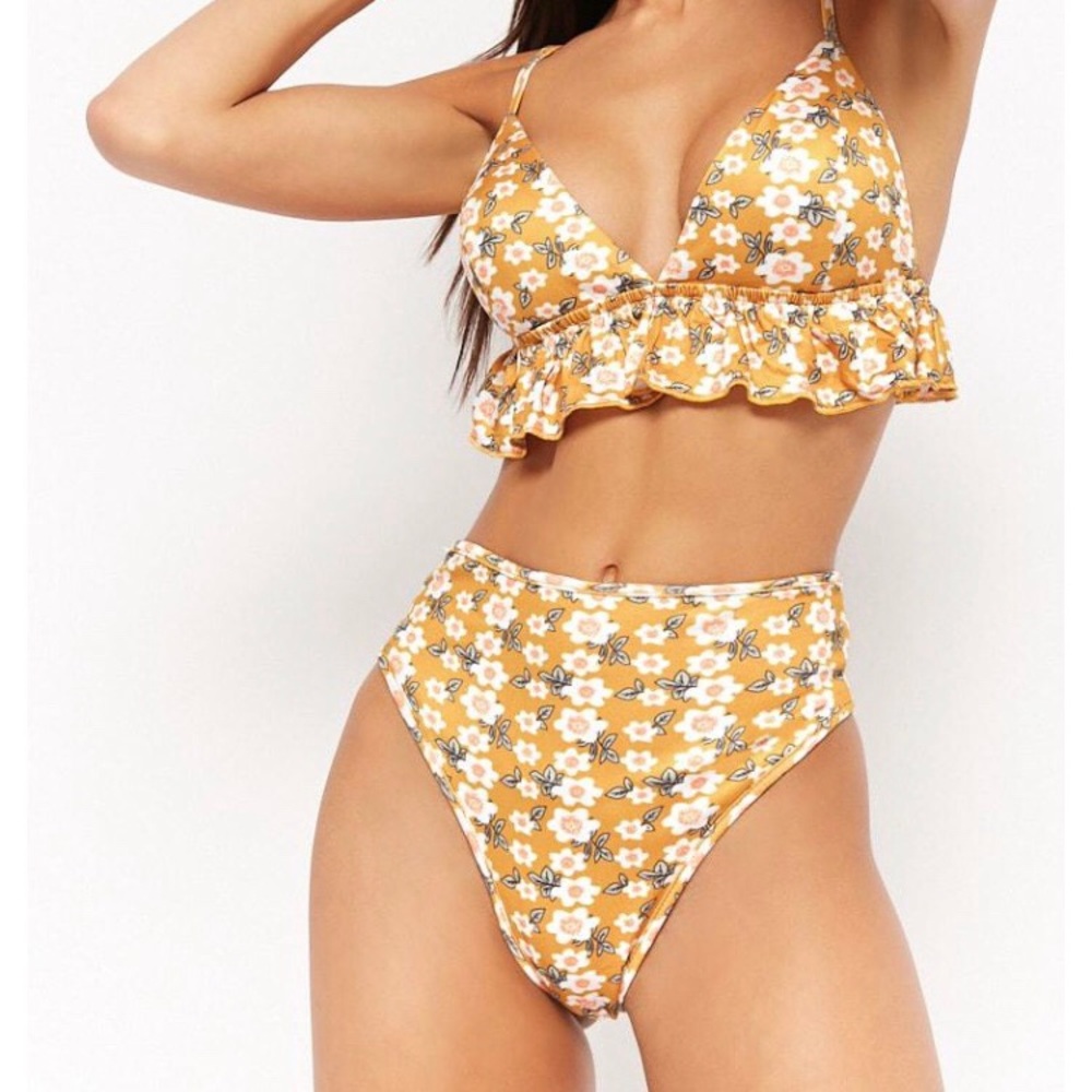 super cute bikini set!